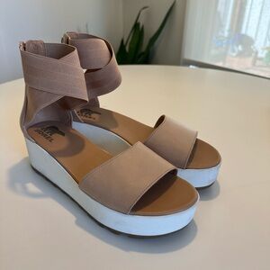 Sorel Women's Cameron Flatform Ankle Strap Sandal Size 9.5